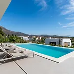 Golf & Seaview With Heated Private Pool *